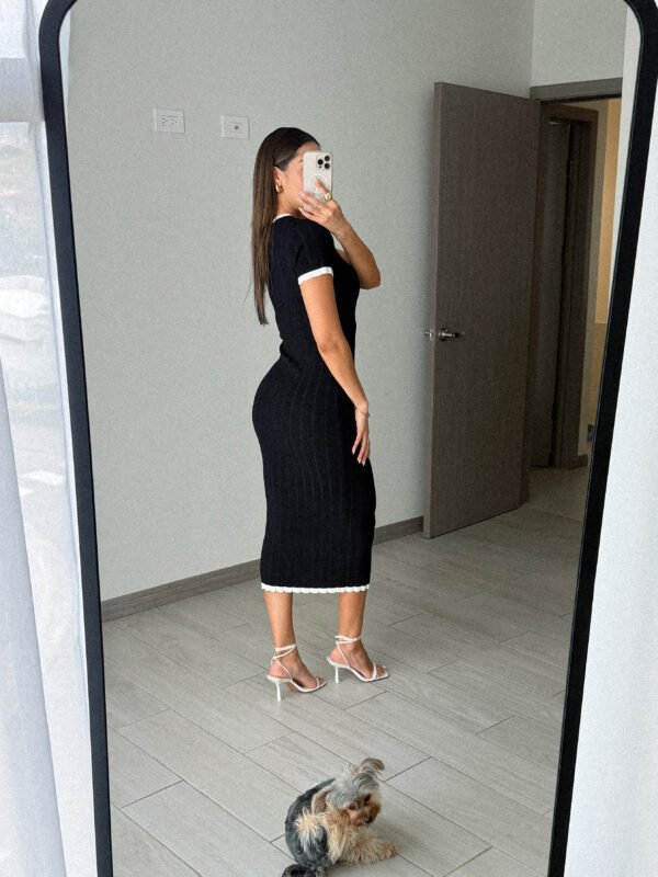 Monochrome Muse Dress - Imagen 3