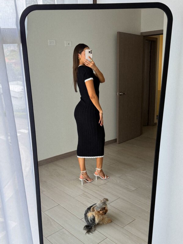 Monochrome Muse Dress - Imagen 3