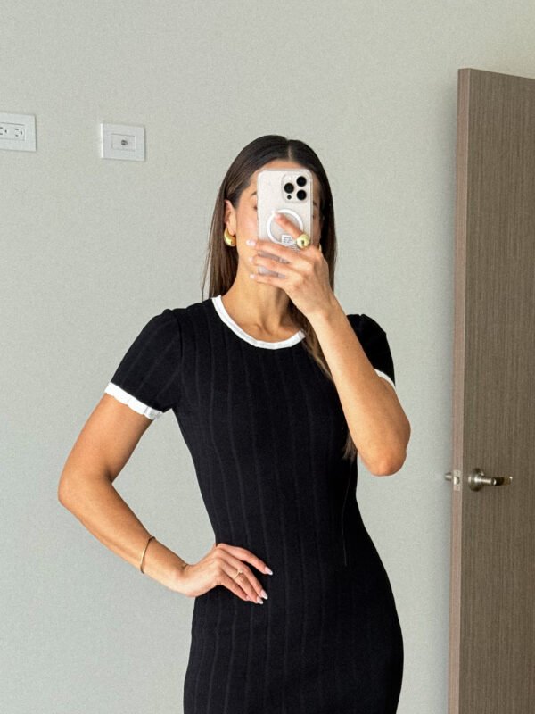 Monochrome Muse Dress - Imagen 2