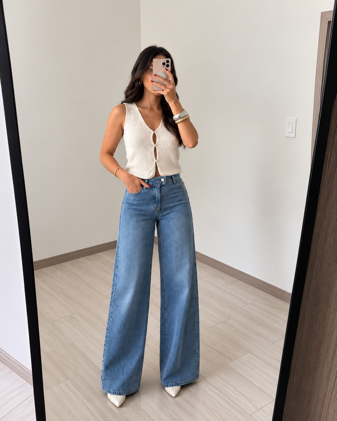Minimalist Mirror Selfie in Cream and Denim Acacia Top + Off Duty Jeans - Imagen 1